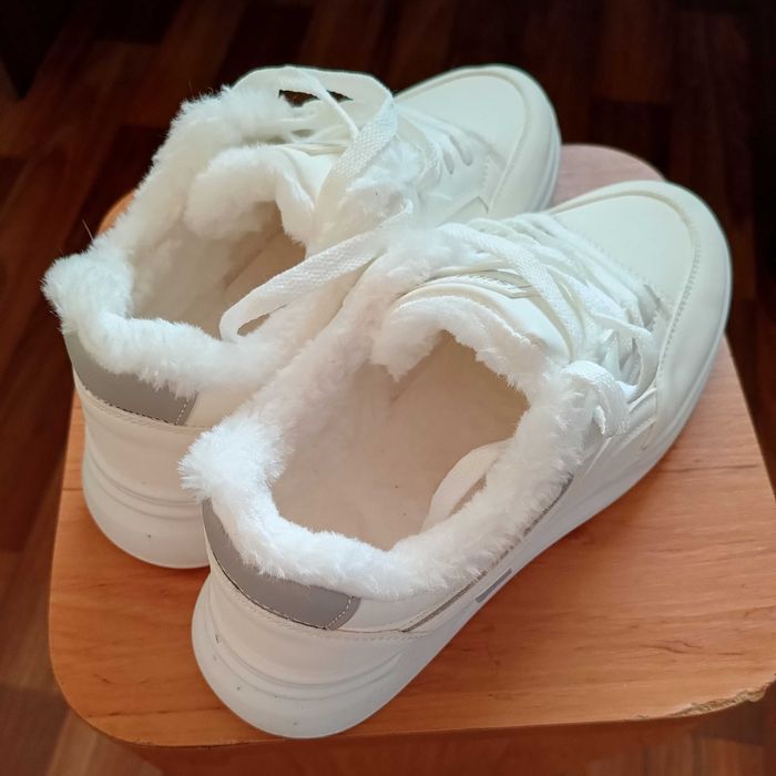 Кросівки жіночі білого кольору