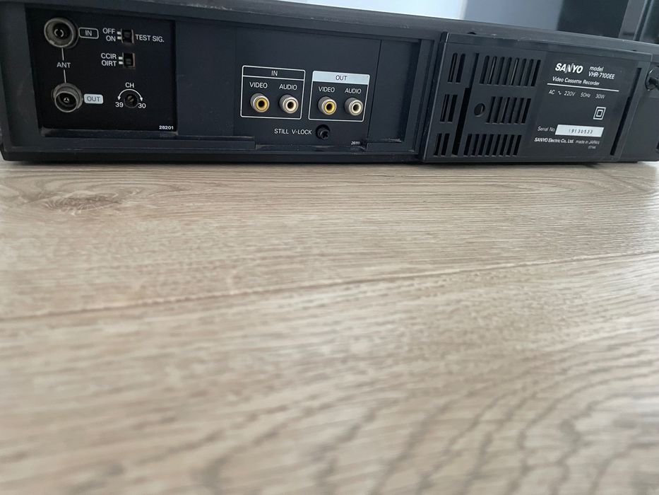 Magnetowid “Sanyo” VHR-7100EE plus pilot