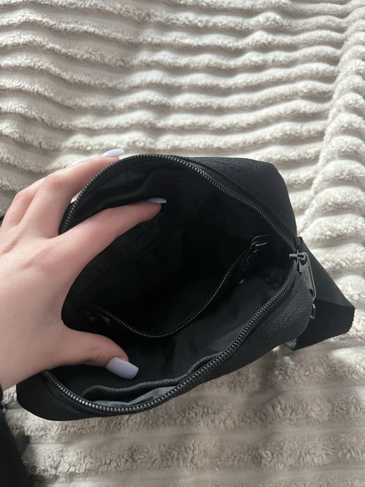 Чорна сумка EASTPAK  нова