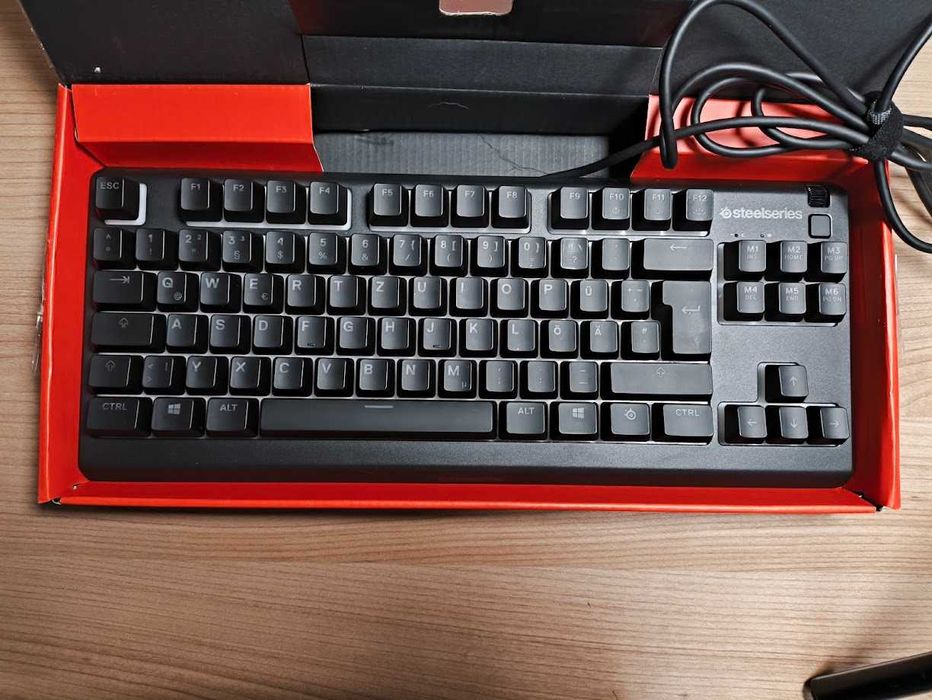 SteelSeries Apex 3 TKL klawiatura z podświetleniem RGB układ QWERTZ