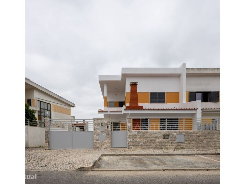 Moradia T3 Amadora com Excelentes Áreas e Espaço Exterior