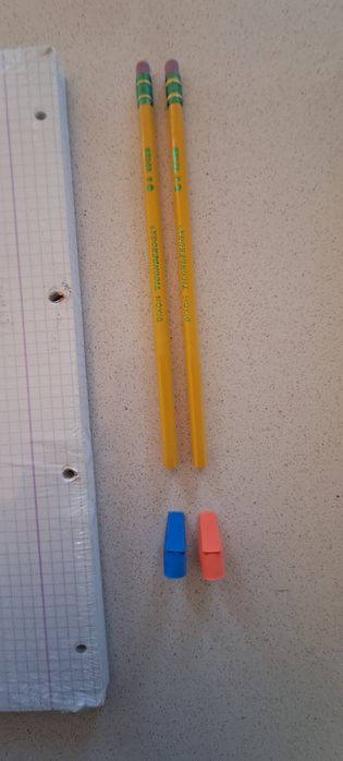 Conjunto_Recarga folhas quadriculadas + 2 lápis +2 borrachas