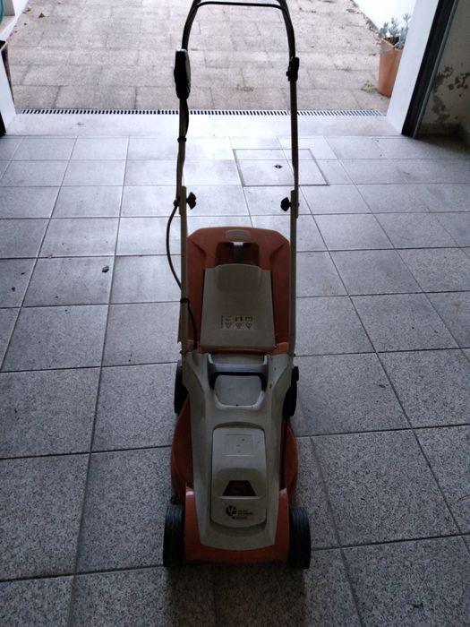 Corta relvas a batrrial STIHL