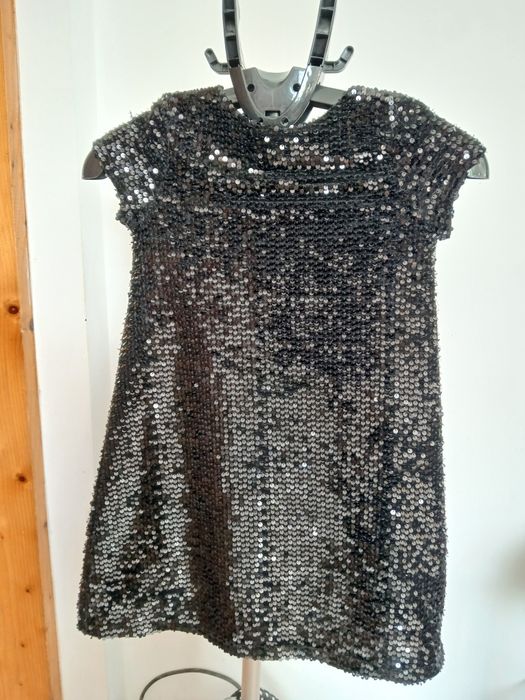 Чорна святкова сукня з паєтками для дівчинки
Розмір: 128 см (≈ 8 років