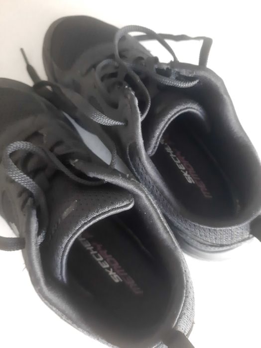 Skechers pretos para mulher