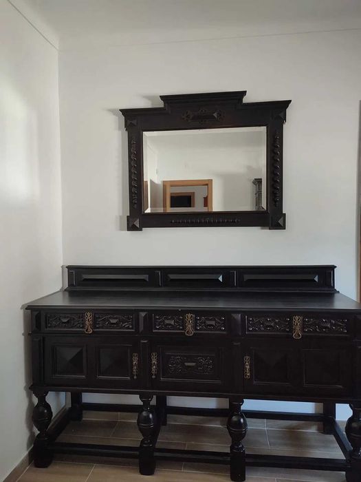 Mobília em pau preto com mais de 100 anos