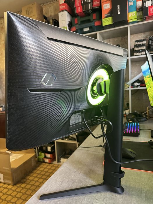 Монитор Samsung Odyssey G7 28” 4K 144HZ S28AG702