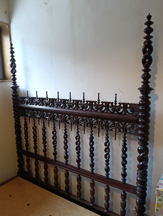 Cama antiga bom estado