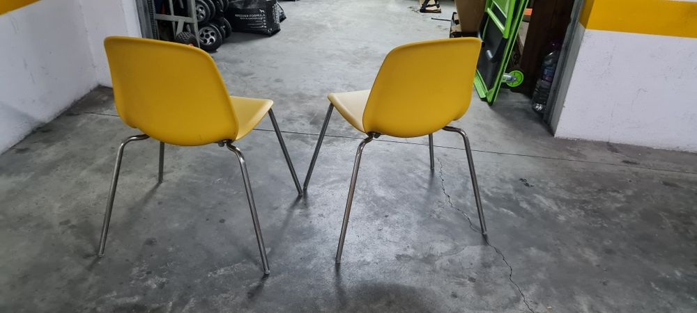 Cadeiras amarelad