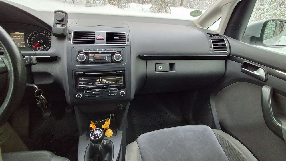 Продам wv  Touran 2.0 TDI  2011 року .