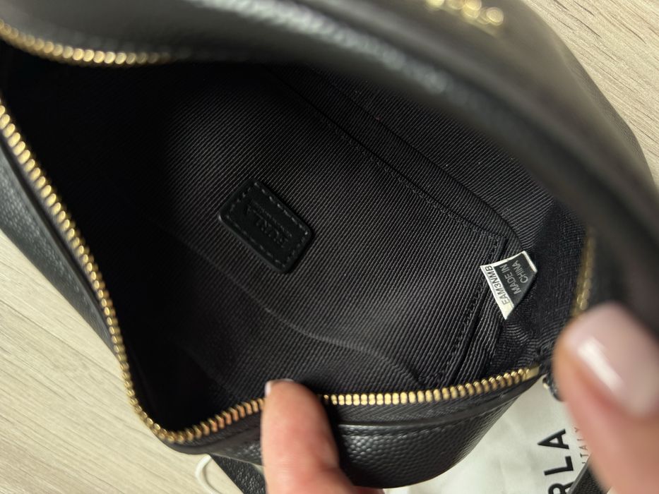 Міні сумочка crossbody furla mini camera bag кросбоді чорна шкіряна