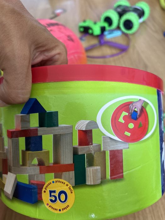 Pecas madeira para construcao e encaixe