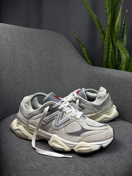Оригінальні кросівки new balance 9060