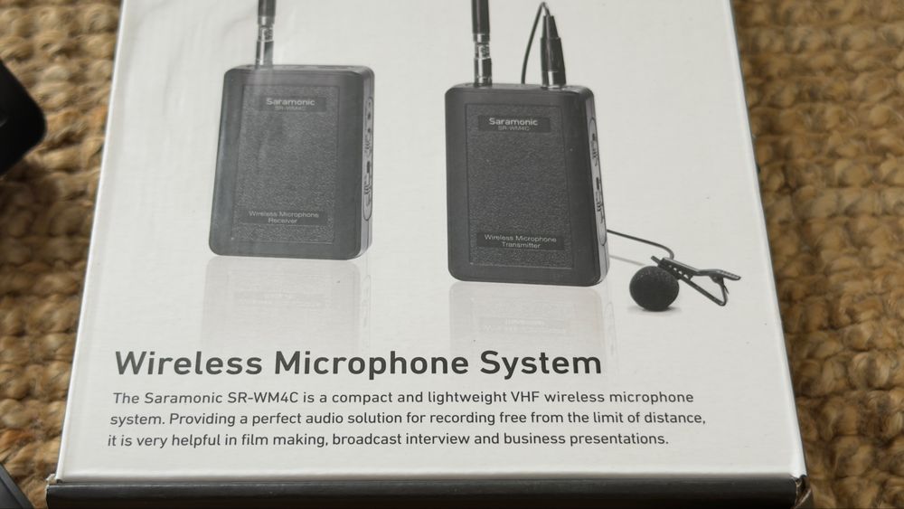 Sistema de microfone de lapela sem fios Saramonic SR-WM4C — completo