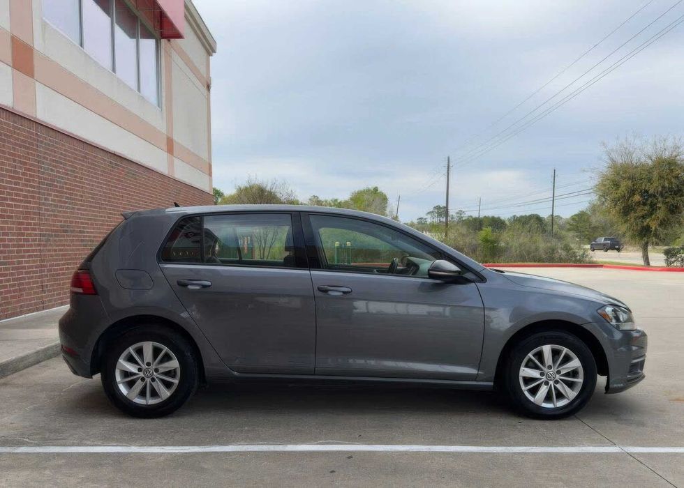 Volkswagen Golf      2020