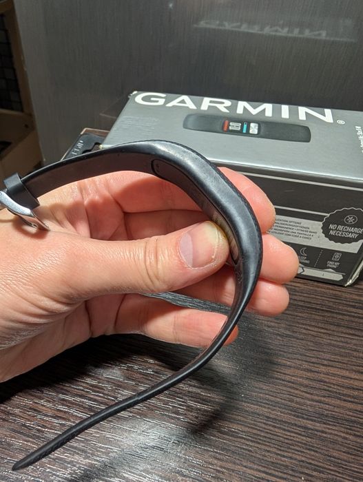 Смарт часы Garmin Vivofit 4