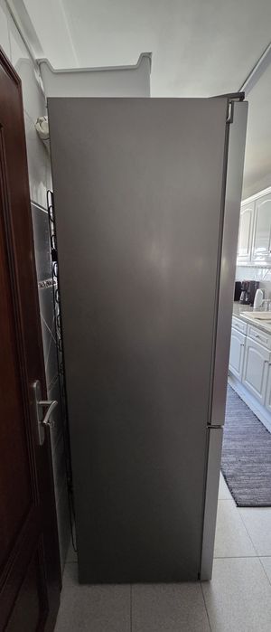 Frigorífico Combinado INDESIT INFC9 TA23X