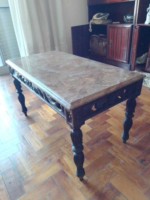 Mesa de centro madeira maciça e mármore