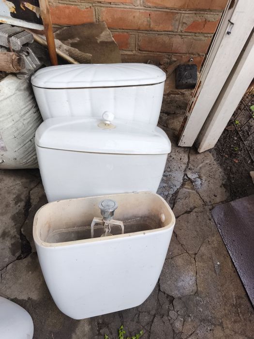 Продам унітаз та бачки до унітазу