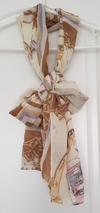 Metropolia mosty miasto awangardowy artystyczny długi szal plażowy