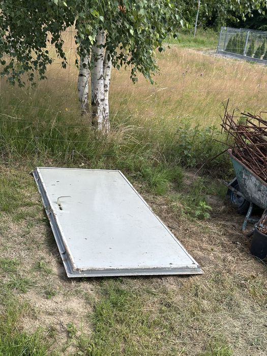 Drzwi metalowe na budowe stalowe