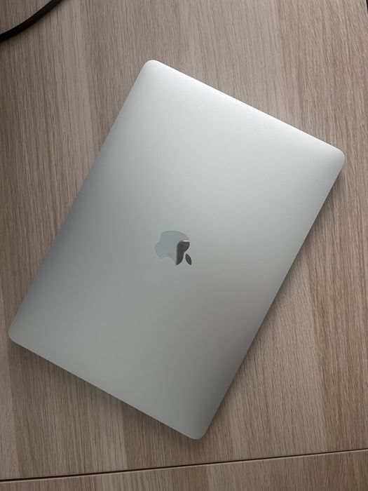 MacBook Pro 13” (2020) – Chip M1 | Excelente Estado