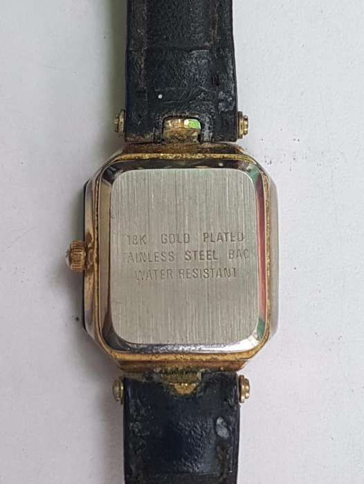 Relogio de senhora GUCCI banhado a ouro de 18k