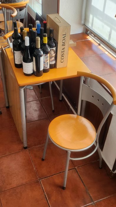13 mesas com 26 cadeiras restaurante