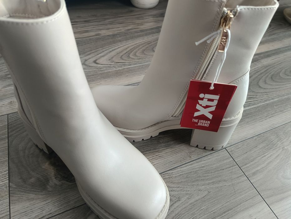 Nowe botki jasny beż