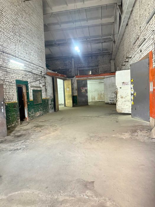 Здається складське приміщення площею 350 кв.м. Вигідна ціна. Рампа