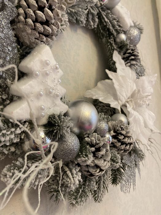 Большой 55 см хвойный венок на двери белый серебряный литой