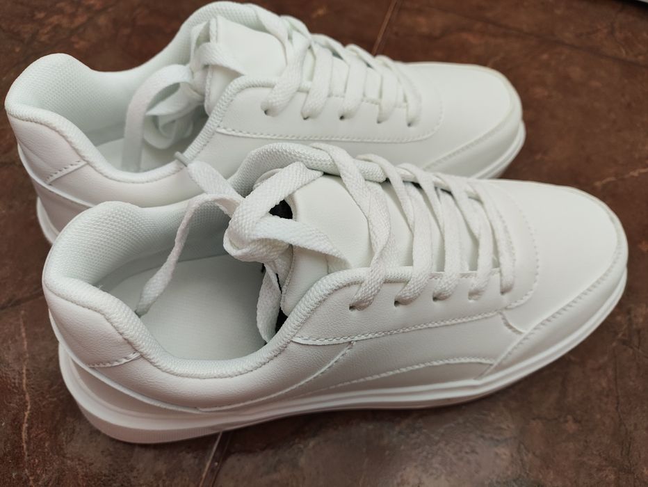 Жіночі кросівки 38 розмір (устілка 25 см.)