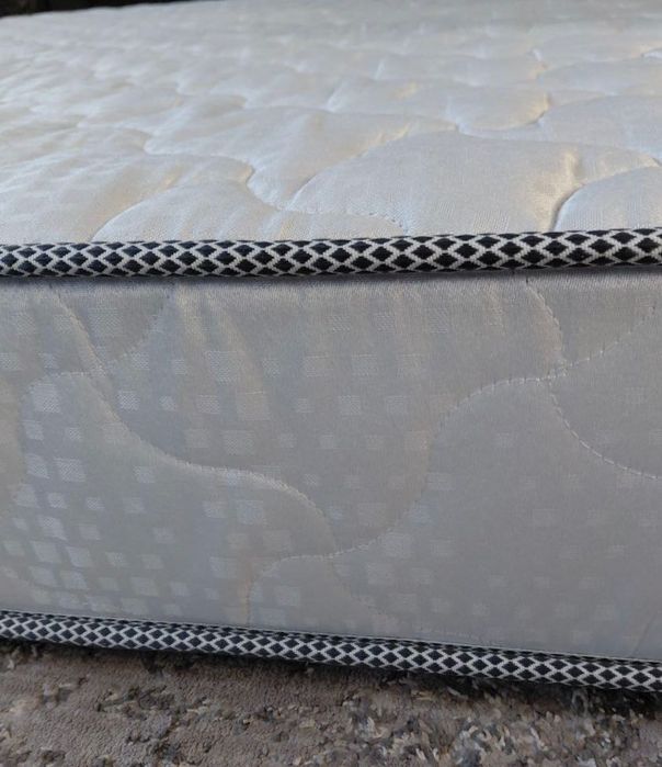 Двоспальне ліжко у ідеальному стані з ортопедичним матрацом