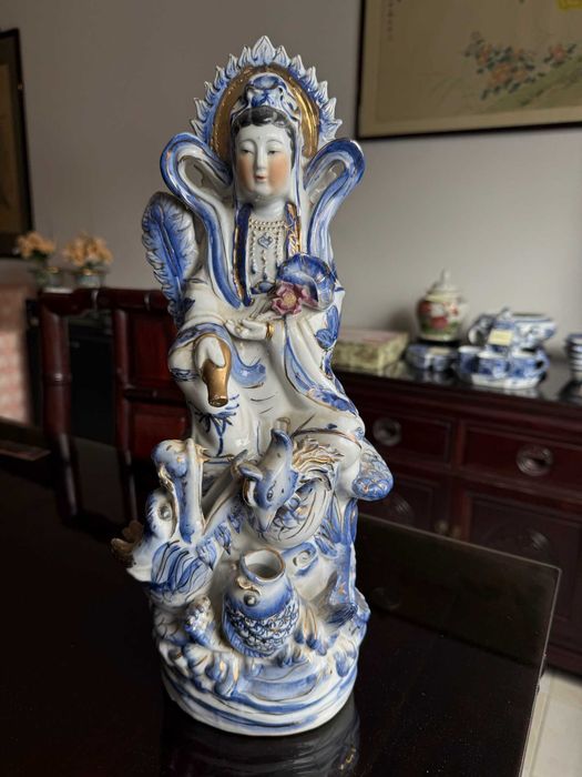 Guanyin em porcelana azul e branca — Deusa da Compaixão