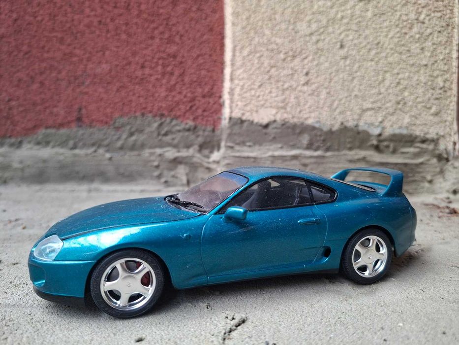 Toyota Supra GT 1:24 Tamiya model