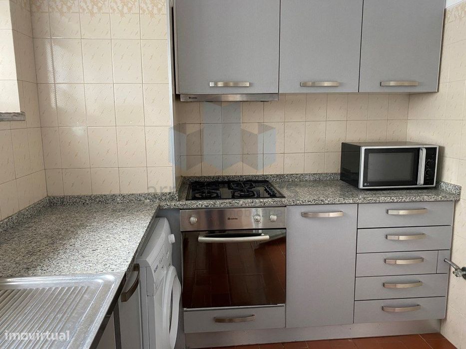 Arrenda-se Apartamento T3 + garagem fechada em Coimbra