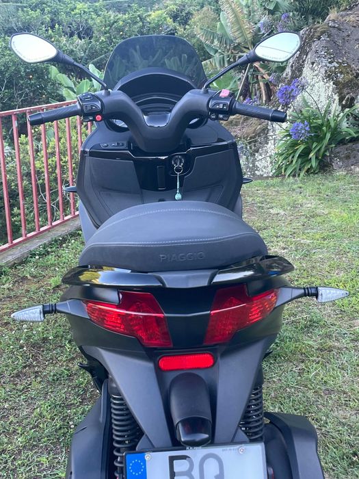 2025 Piaggio MP3 HPE 300 Deep Black Edition