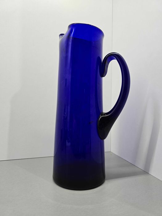 Dzbanek kobaltowy z okresu PRL-U