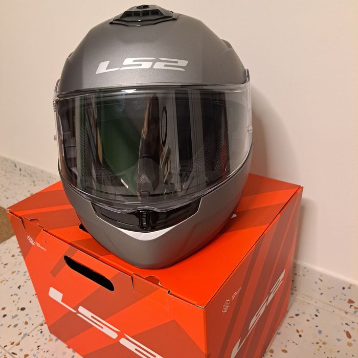 Capacete M da marca LS2
