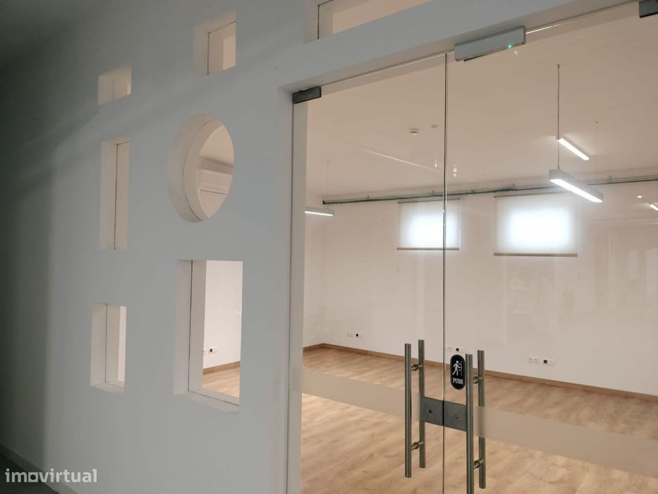 Escritórios com serviços partilhados - Gabinetes + Coworking