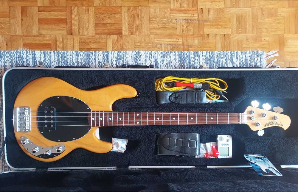 Baixo Music Man Stingray - USA