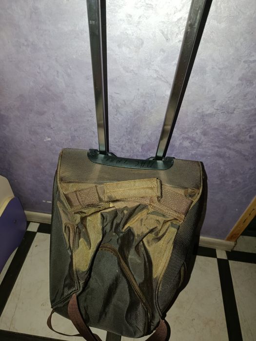 Дорожня сумка на колесах зручна