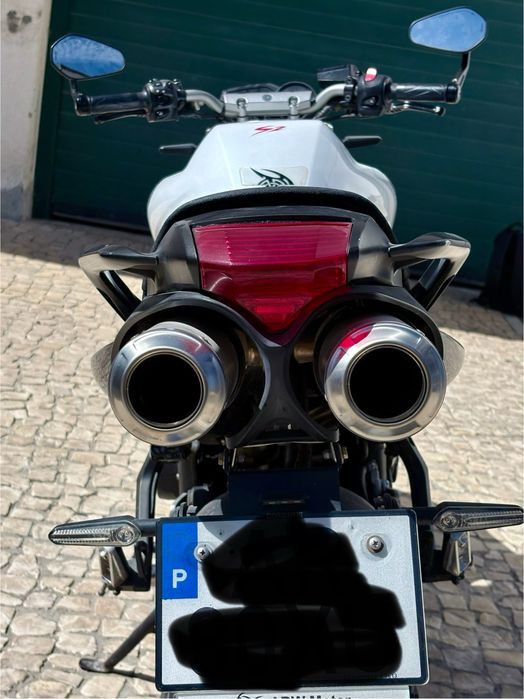 Vendo Fazer 600, mota bem estimada e sem afazares.