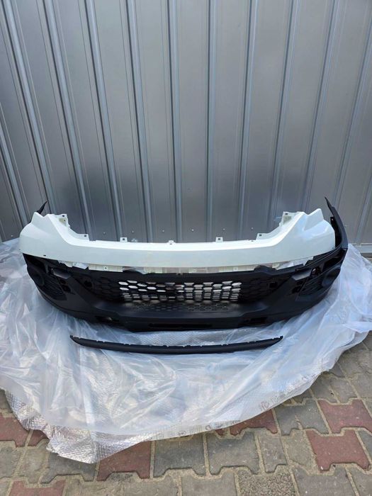 Бампер Iveco Daily решітка накладка 2014-2024