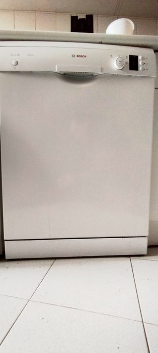 Máquina loiça Bosch, precisa com entrega?