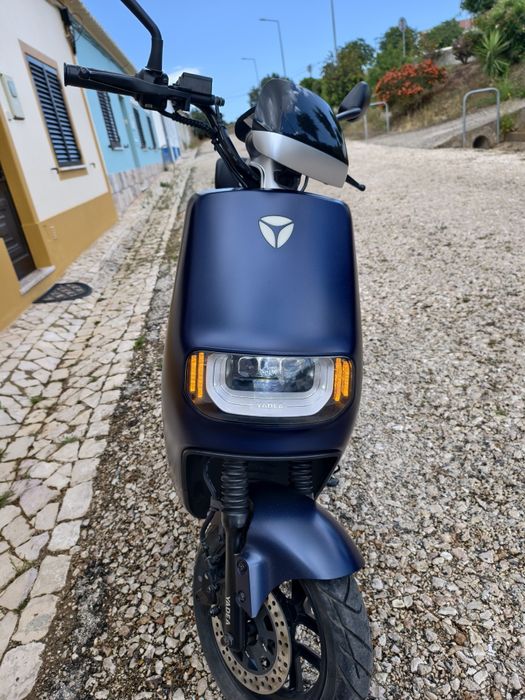Scooter elétrico equivalente 50cc Yadea e8s
