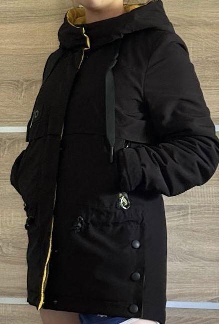 Жіноча весняна куртка