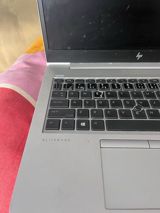 Hp elitebook  400 gb