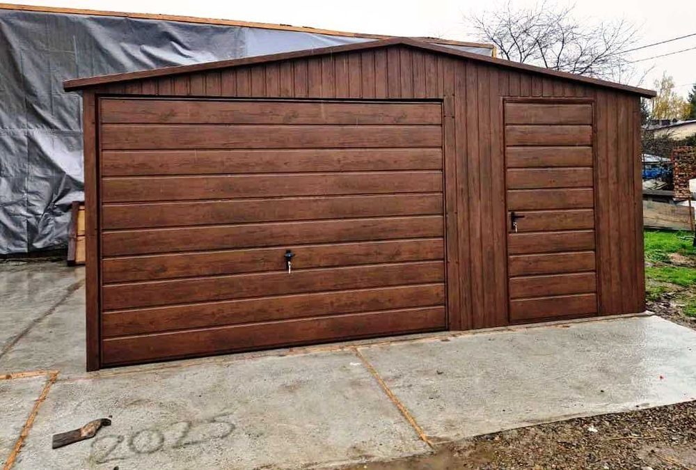 Garaż 5x5 ciemny orzech - drewnopodobny blaszak