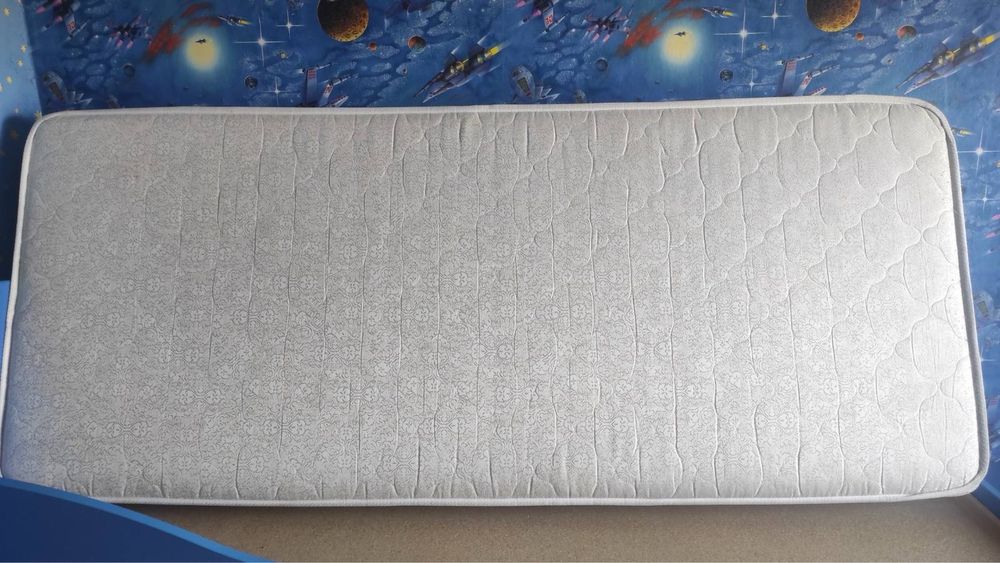 Кровать 2х ярусная 2м с матрасами,ящиками и тумбочками